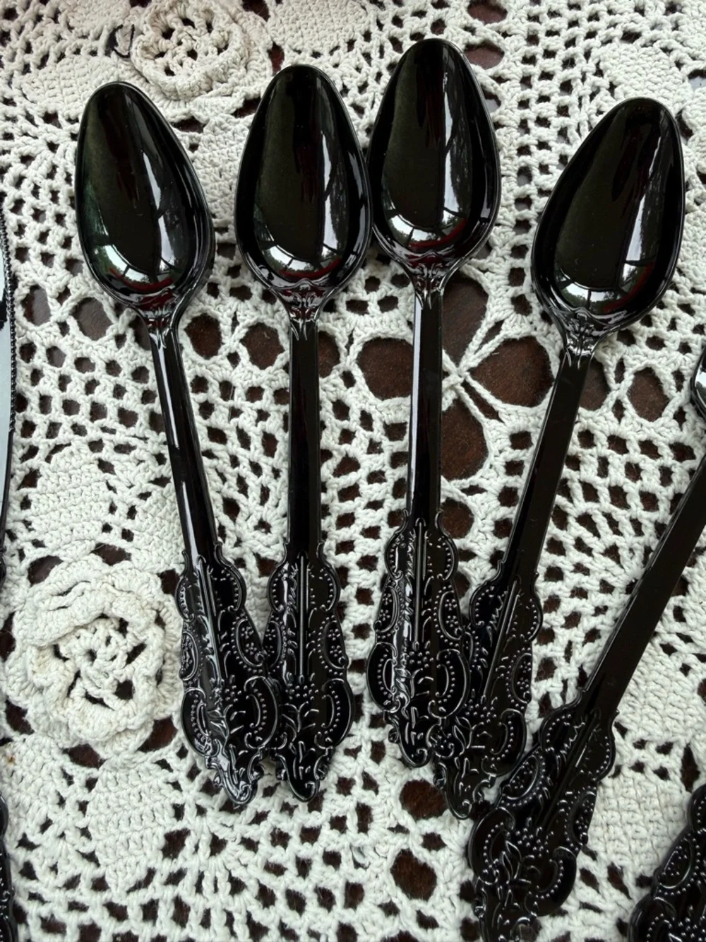 Set of 6 New never used Baroque Disposal Cutlery Knives Forks Spoons Pre-rolled